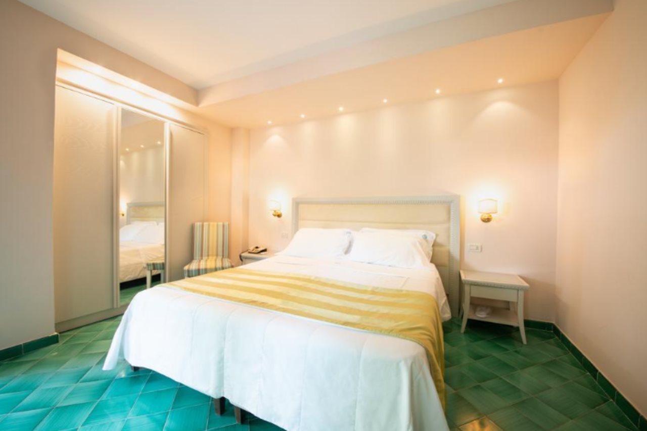 Hotel Continental Ischia Esterno foto