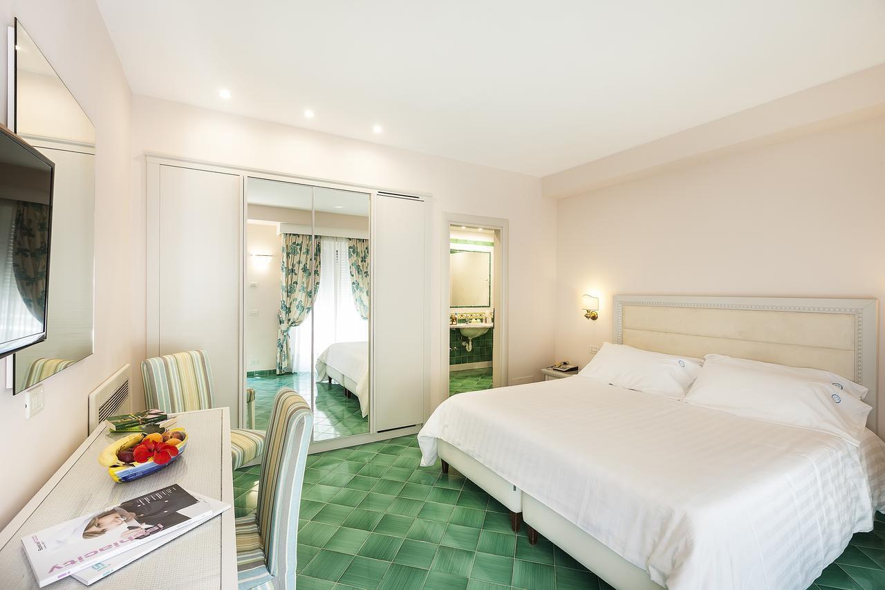 Hotel Continental Ischia Esterno foto